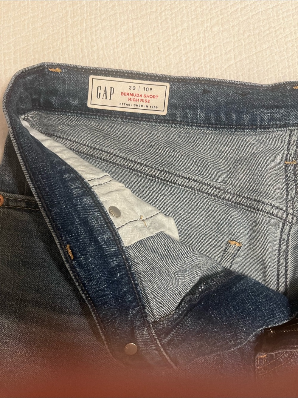 GAP Women’s 9” Bermuda Short Denim Shorts High Rise- Medium  Blue Wash 30 10 - Picture 3 of 4